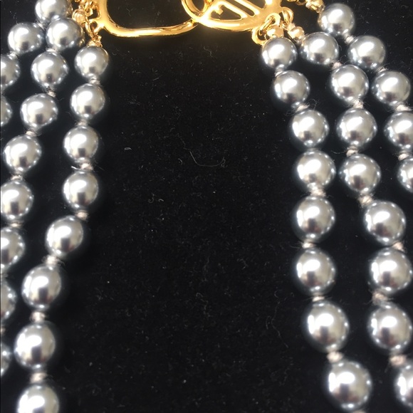 Kenneth Lane 3 strand grey pearl like necklace, - Picture 2 of 2